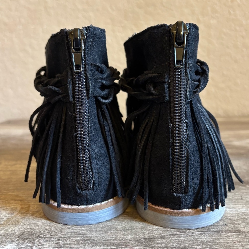 Coconuts by Matisse Fringe Flat Thong Sandal Black - Picture 7 of 12